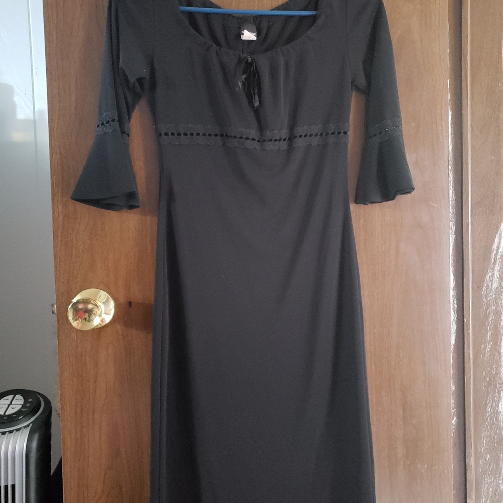 3/4 legth sleeve black dress